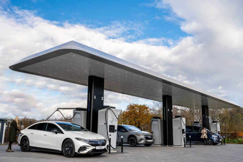 Mercedes-Benz eröffnet Schnellladestation in Mannheim mit 300kw